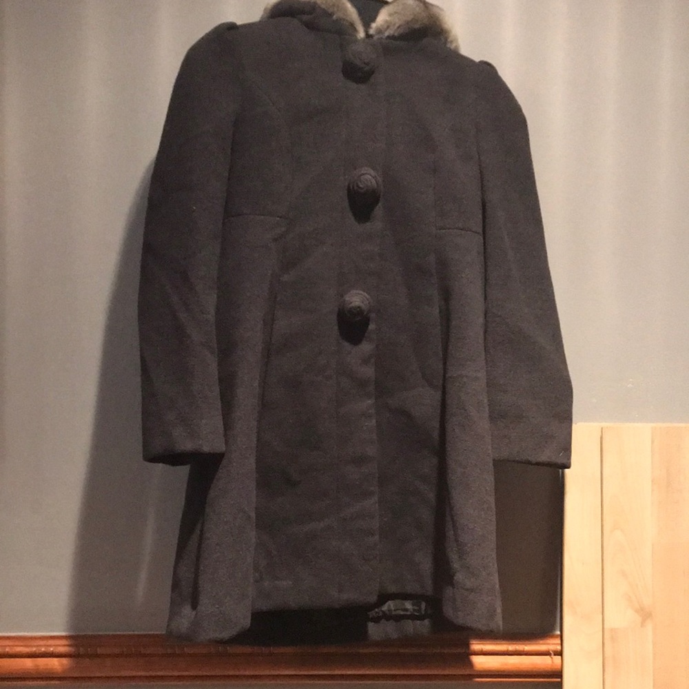 VINTAGE ROTHSCHILD girls Coat  with three rose shaped buttons; with pockets